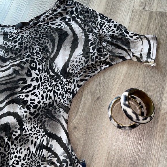 ✴️3 for $15✴️ Set of 2 Bangle Bracelets - Picture 9 of 13